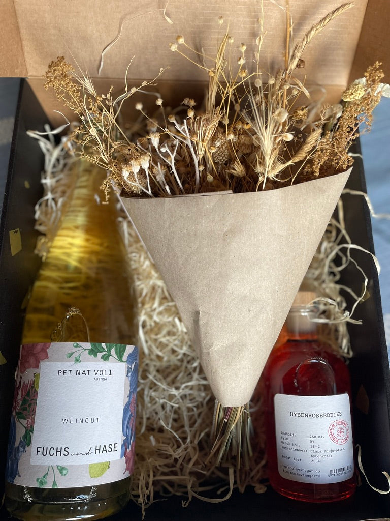 Gavekasse fra Bornholm – Du vælger stil og niveau – vi finder resten.