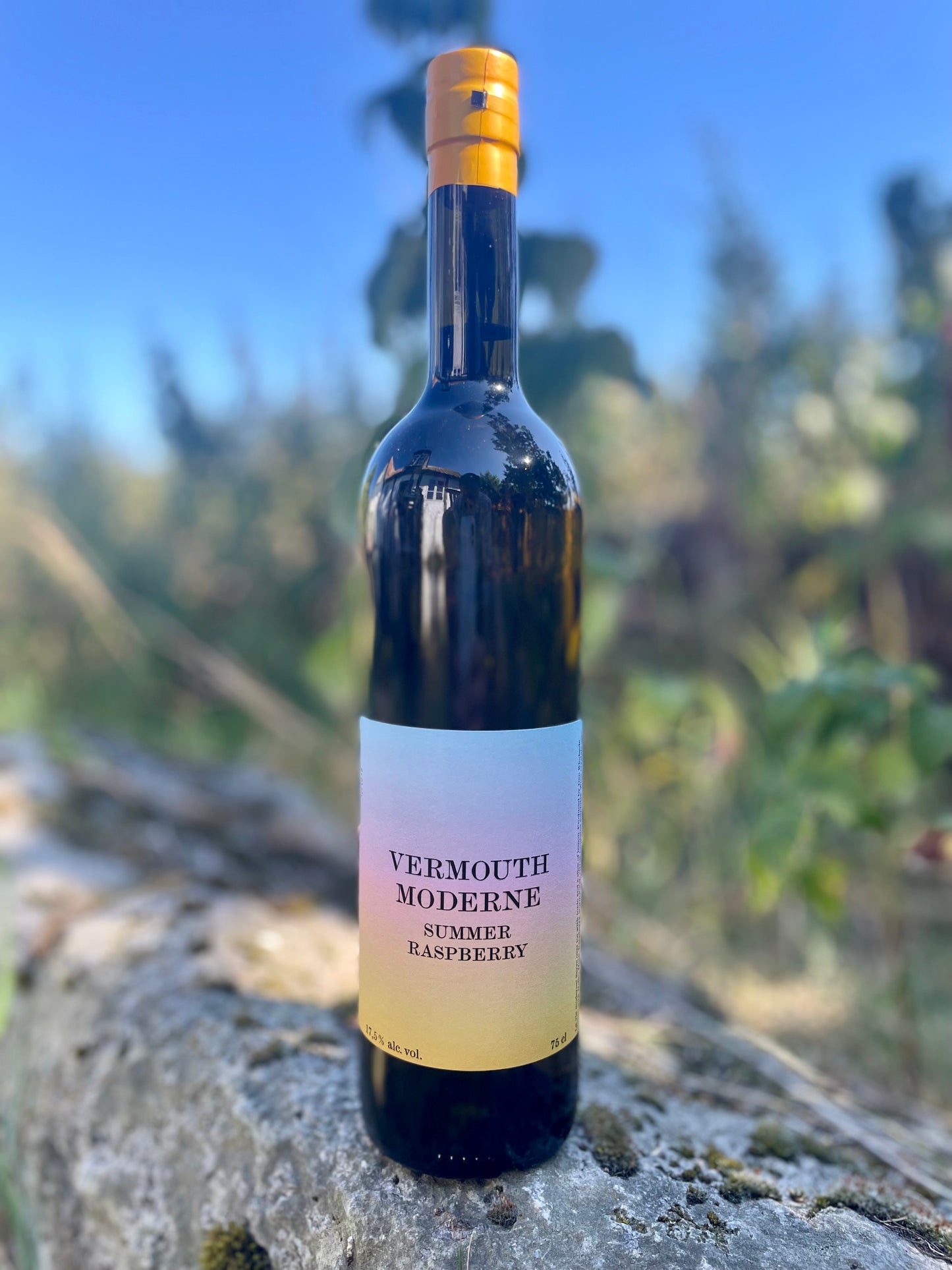 Shelf no. 129) Domingo Vermouth 15% 75cl.