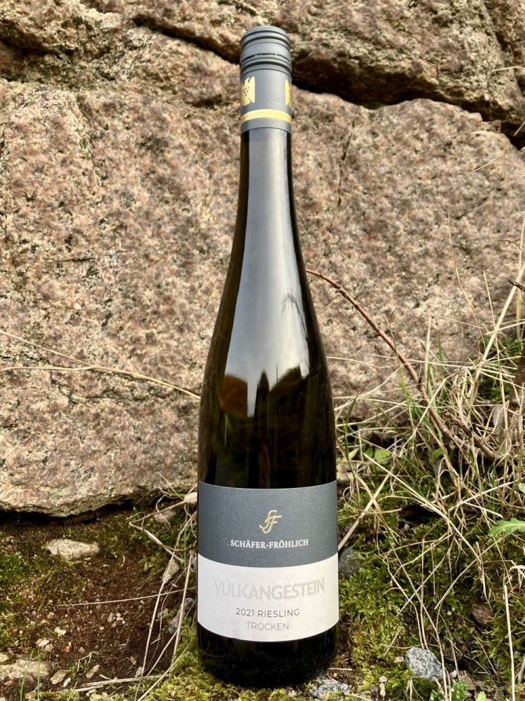 *  Schäfer-Fröhlich - Vulkangestein, Riesling Trocken'21